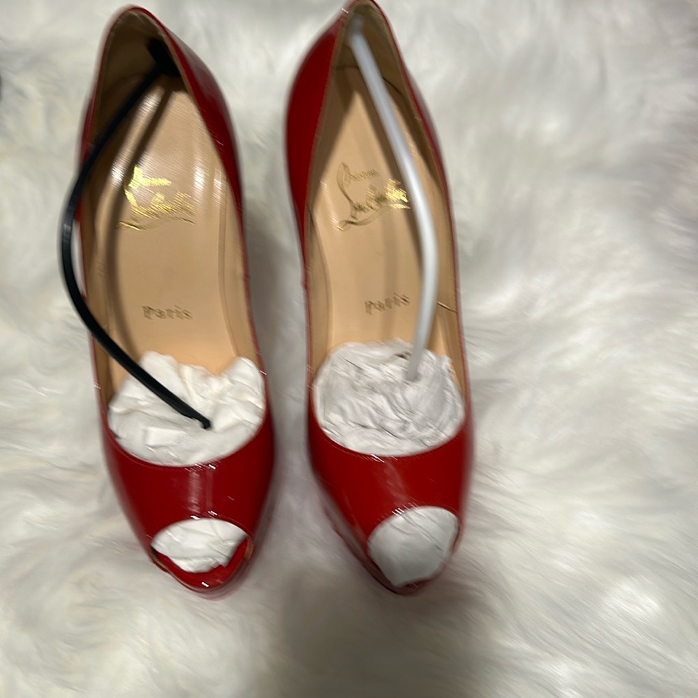 Christian Louboutin, Comes with box and dust bag